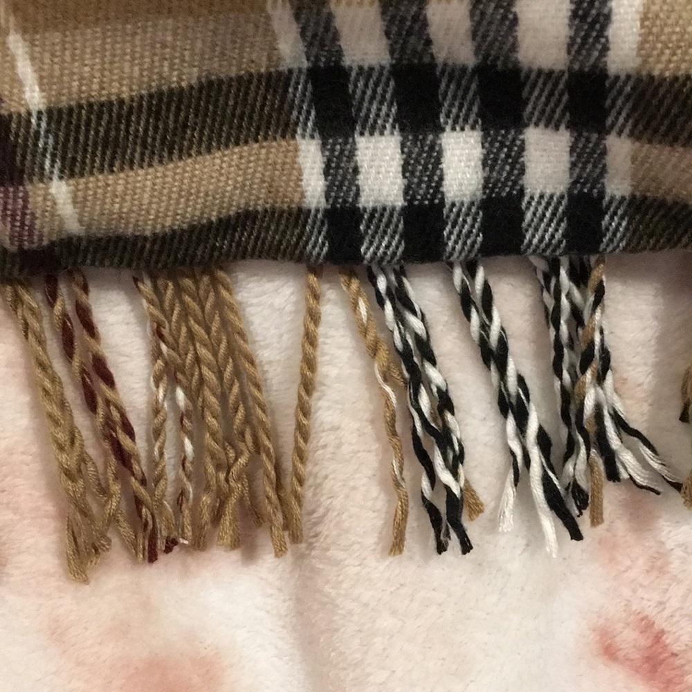 Pierre Cardin Acrylic Woven Scarf NWOT Tan Black White Red Plaid. 12.50” X 80” - Picture 3 of 9